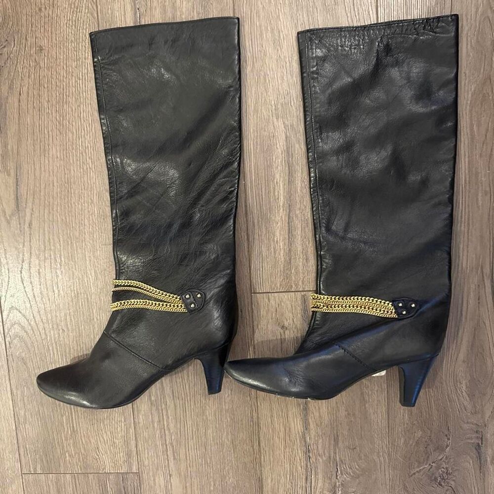 Vintage Marc by Marc Jacob’s black leather boots with gold chain accents Size 7